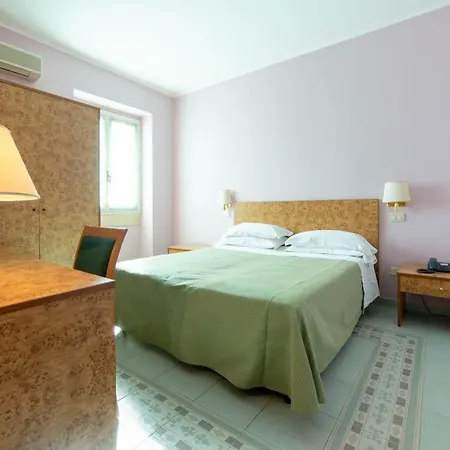 酒店 Antica Masseria Li Sauli 3*