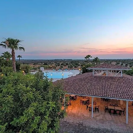 Hotel Antica Masseria Li Sauli 3*