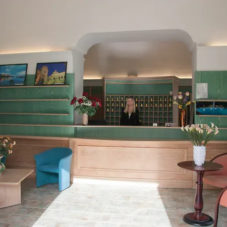 Hotel Antica Masseria Li Sauli 3*
