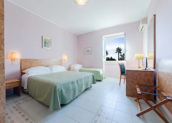 Hotell Antica Masseria Li Sauli 3*