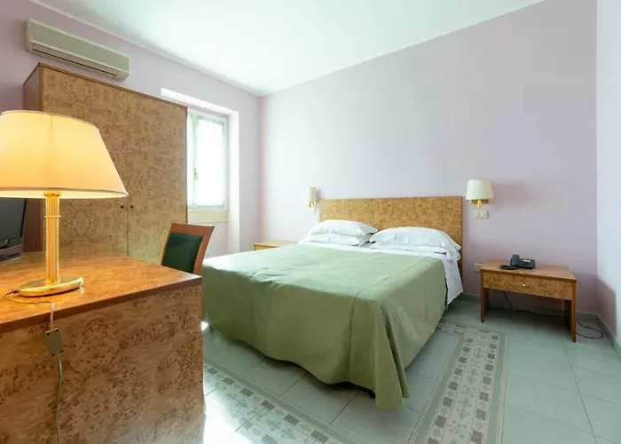 Hotell Antica Masseria Li Sauli 3*